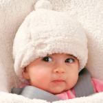 Imagen de Set de gorro, botitas y mitones de  corderito JJ Cole Bebés 0-6 meses