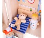 Imagen de Mini hospital de madera con accesorios Bigjigs