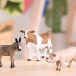 Imagen de Figuras Animales Granja: Burro, Vaca Holstein, Cerdo 3 Años+