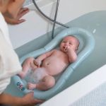 Imagen de Colchón inflable para bañar al bebé Doomoo