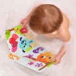 Imagen de Bote para jugar en el agua con libro incluído Btoys