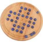 Imagen de Juego de mesa Solitario en madera con canicas Bigjigs