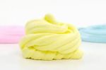 Imagen de Slime Baba Esponjosa Fluffy Water Elf Masa Sensorial 120ml - Amarillo pastel