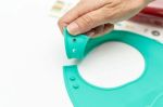 Imagen de Pack cubiertos y babero silicona con estuche Bebedue -verde